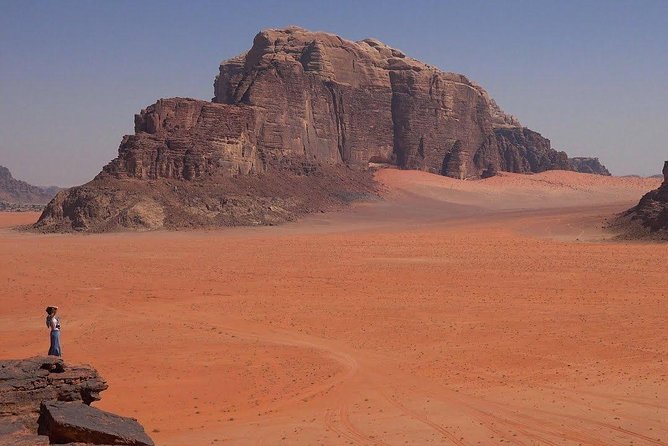 2 Hour Jeep Tour - Wadi Rum Desert & Canyon - Lawrence’s Spring: scramble up, then enjoy the wide desert