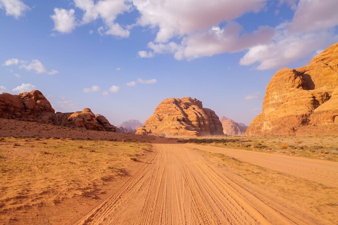 4x4 Full-Day Desert Tour - Khazali Canyon and the fun of short hikes
