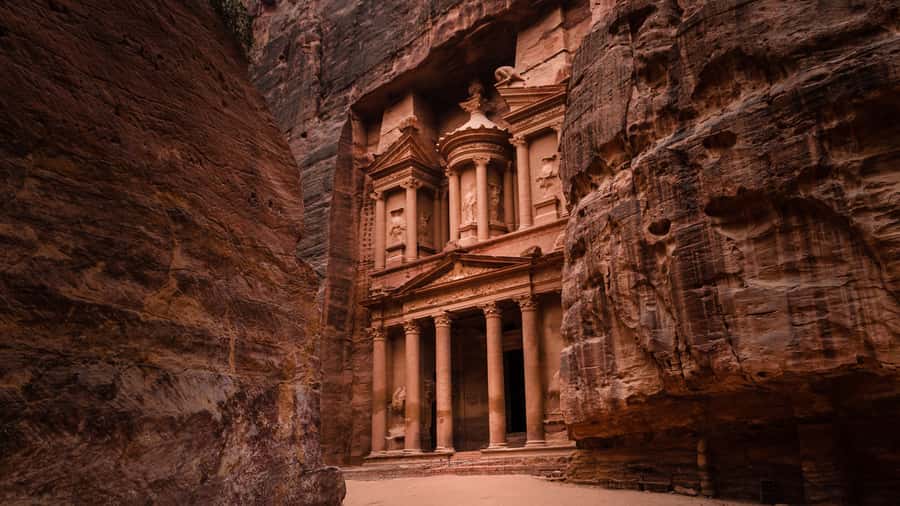 Amman: Private 2-Day Tour to Petra, Wadi Rum & Dead Sea - Guides and drivers: the human factor that turns a trip into a story