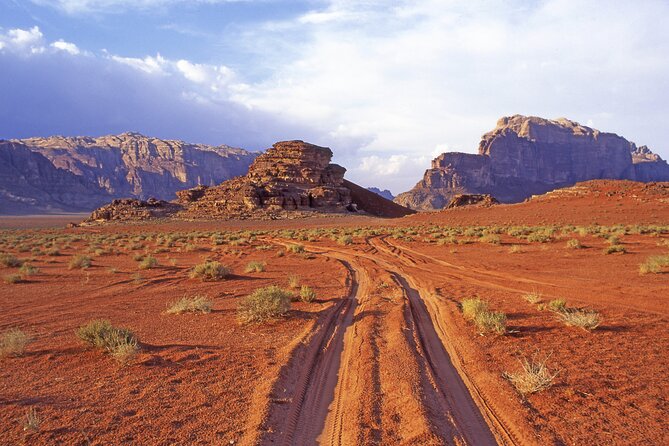 Best of Wadi Rum | Full day Jeep tour + Sleep under the stars | Pack all-in - Red Sand Dunes and Viewpoints: Photo Time Without the Chaos