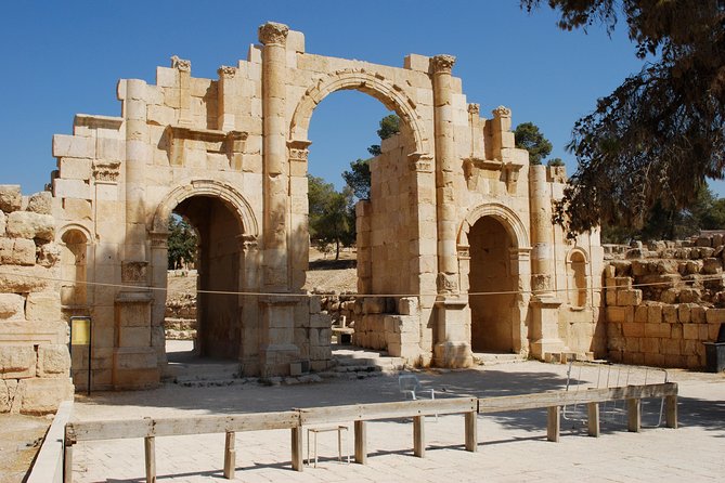 Exceptional Jordan Tour 9 Days 8 Nights Tour - Petra with an English guide: Siq to Qasr Bint plus free exploring