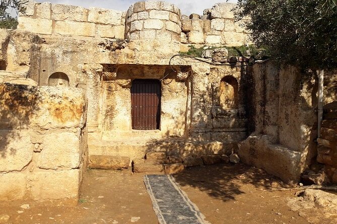 Exploring Shrines, Mosques, and Holy Landmarks Private Tour - Abu Darwish Mosque: a blue-domed pause in Jabal Amman