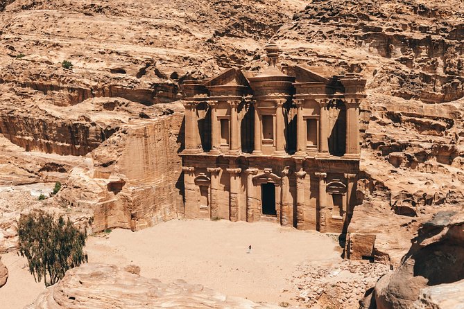 FROM AMMAN | Petra & Wadi Rum in one day | The Jordanian Mappers - Treasury and Royal Tombs: how the 2.5-hour guided walk pays off