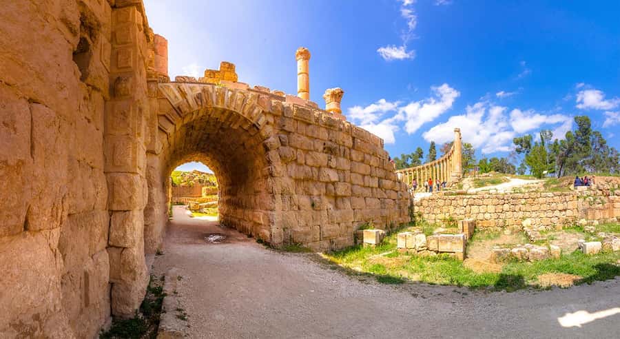 From Amman: Private Half-Day Tour to Jerash - Oval Plaza and the Temples of Zeus and Artemis