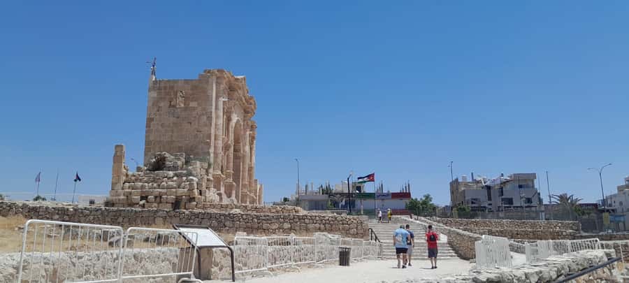 From Amman: Private Jerash, Ajloun Castle, and Umm Qais Tour - Umm Qais: Roman engineering plus big sky views over four countries