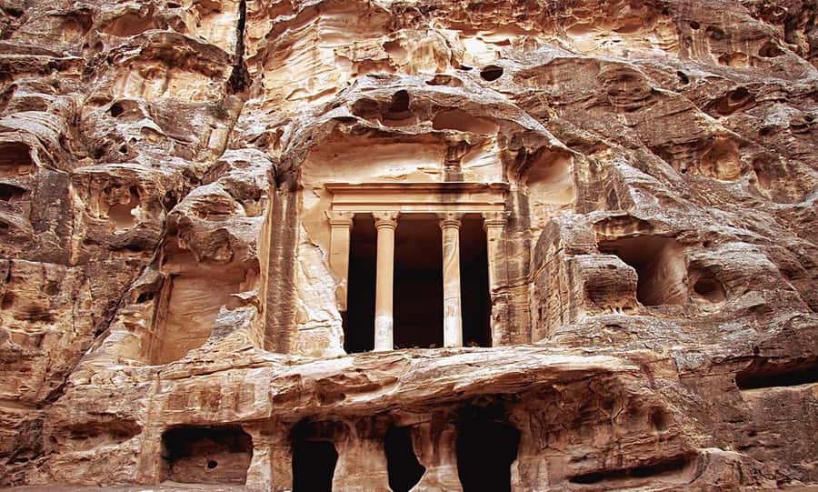From Amman: Private Petra Day Trip with Guide - The guided classic route: Siq, Al-Khazneh, and the big Petra monuments