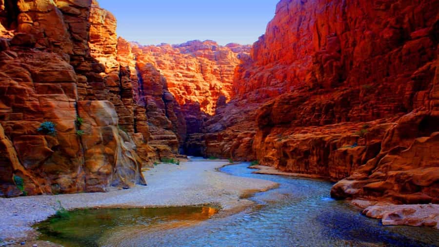 From Amman: Wadi Mujib Siq Trail Private Hiking Tour - First steps at Mujib Bridge: visitor center, dam walkway, then the river route