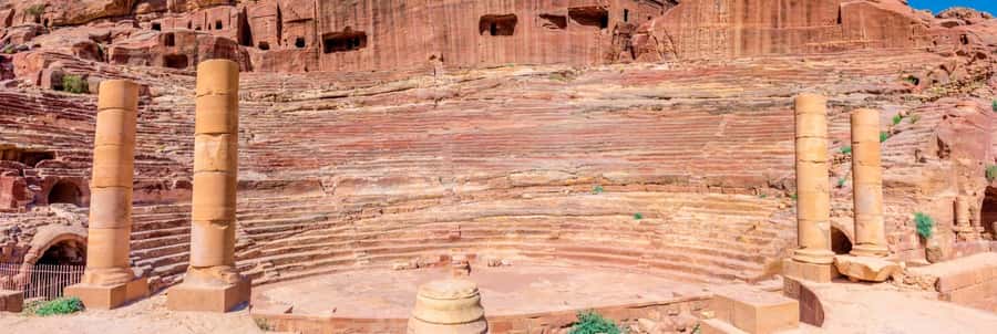 From Tel Aviv: Full-Day Trip to Petra with Roundtrip Flights - Lunch Break in Ma’an: Real Food Beats Random Snacks