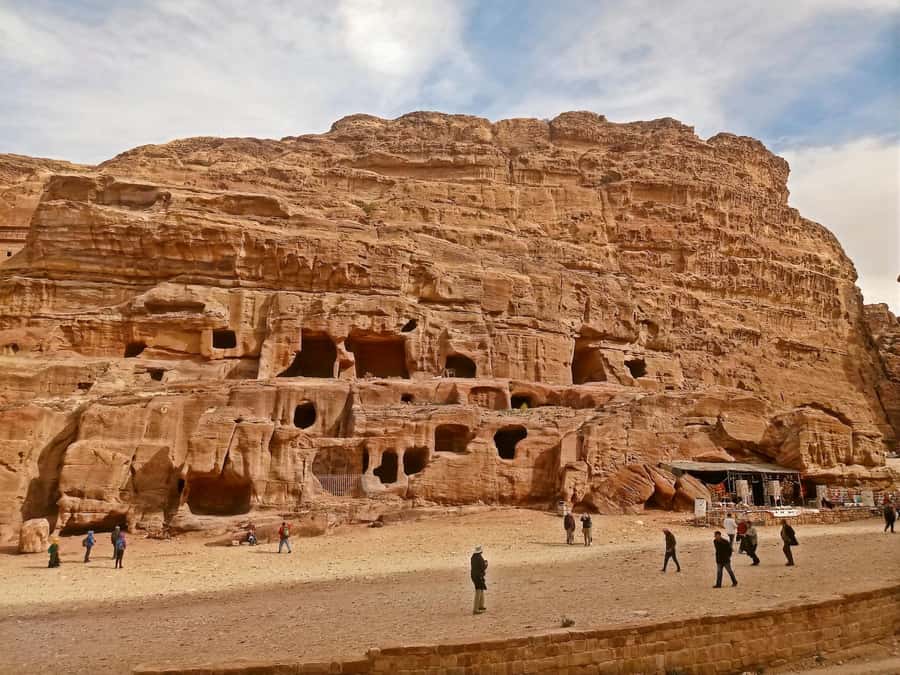 From Tel Aviv: Guided Day Trip to Petra with Lunch - Your guide experience: what a good local guide changes