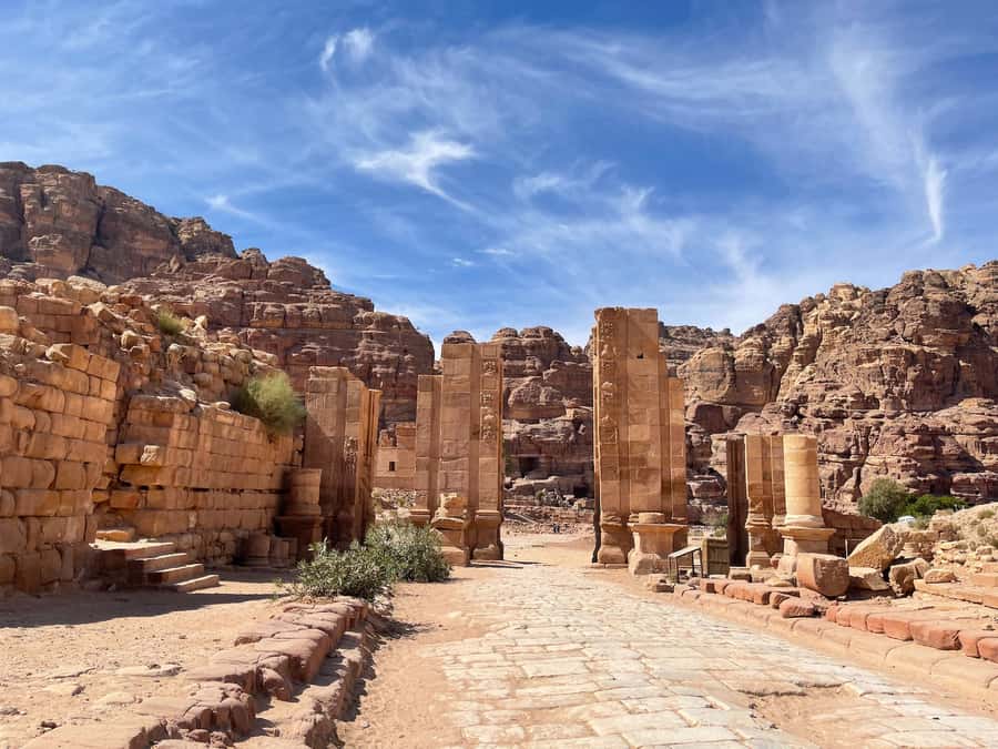 From Tel Aviv: Guided Day Trip to Petra with Lunch - Lunch and break strategy: staying human on a 14 to 22 hour schedule