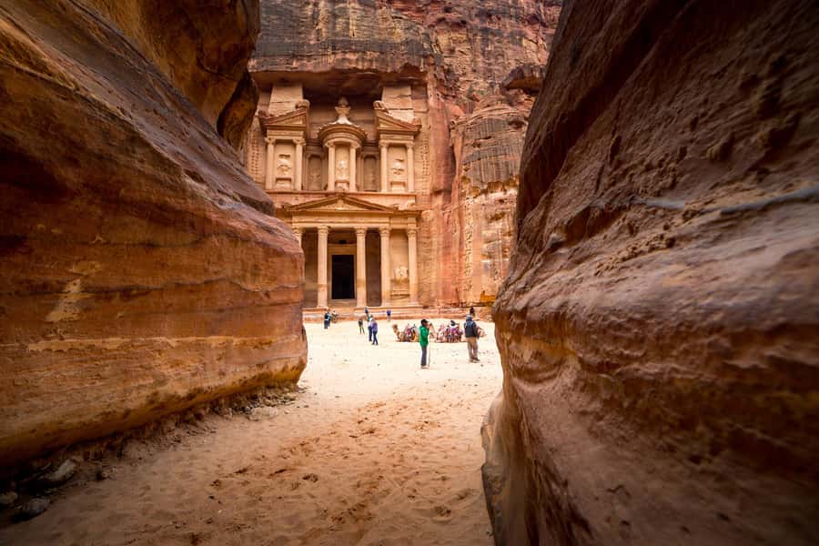 From Tel Aviv: Petra 1-Day Guided Tour with Transfers - Crossing into Jordan: what border support actually does for you
