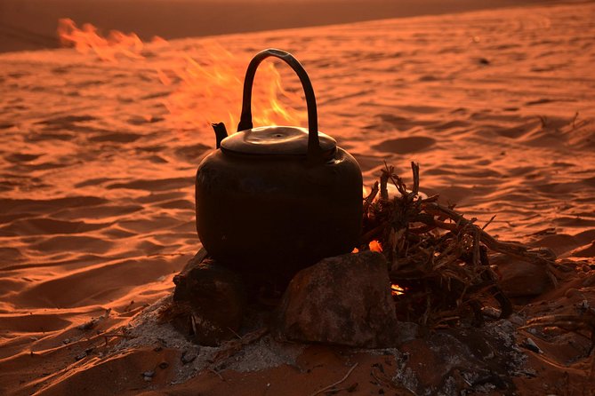 Full-Day Jeep Safari "Wadi Rum Highlights!" w/ Bedouin Lunch - Bedouin lunch and mint tea: how to make the most of the meal break