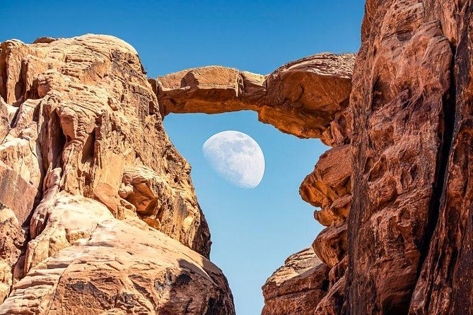 Full-Day Jeep Safari "Wadi Rum Highlights!" w/ Bedouin Lunch - Gear and comfort: red sand, sun, and open-air seating