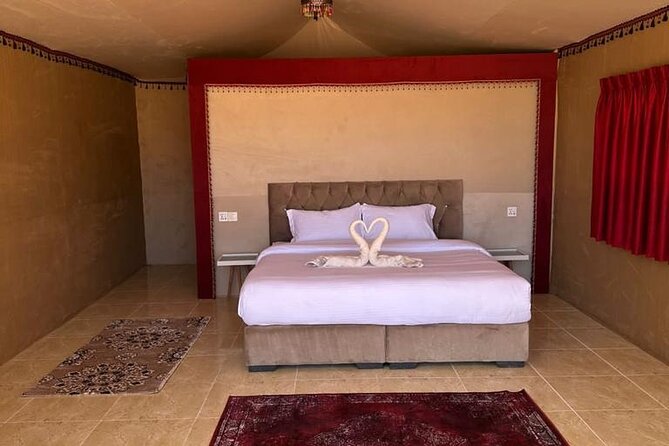 Full-Day Jeep Tour & Sleep in Luxury Tent with private Bathroom - Al Hash Mountain hike and the Saudi view
