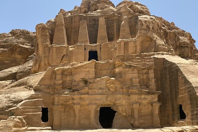 Half Day Tour to the Wonderful City of Petra - The coffee break and getting ready for Petra