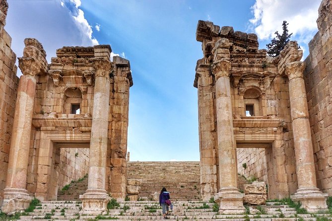 Jerash, Umm Qais, Cave of Jesus From Amman - Driver service and pacing: the unglamorous part that makes the day enjoyable