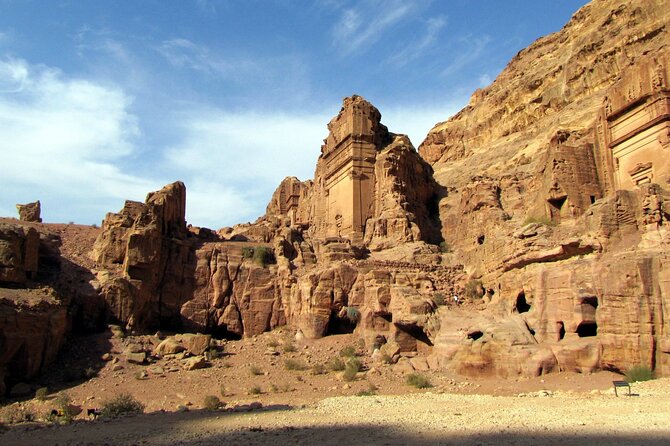 Petra and Wadi Rum Full-Day Private Tour From Amman - Stop 1: Petra for About 4 Hours, Centered on Al-Khazneh