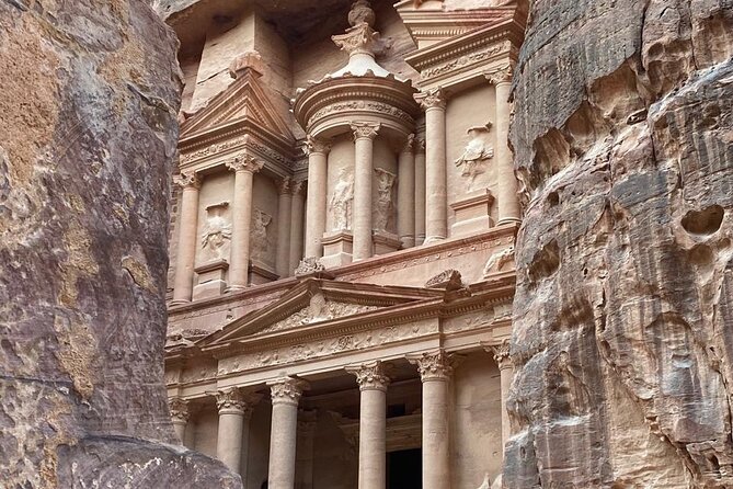 Petra and Wadi Rum in One Day | The Jordanian Mappers - Petra arrival: lunch first, then a guided setup at the visitor center