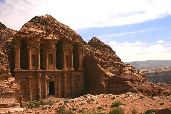 Petra Full-Day Private Tour from Amman or Airport - Entering Petra Through the Siq: The Walk That Sets Expectations