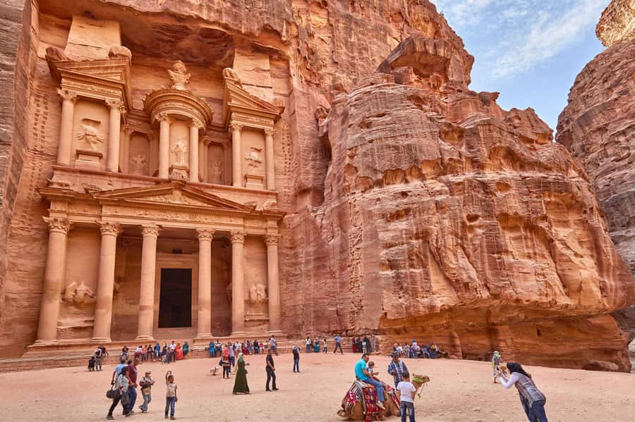 Petra & Wadi Rum: Full Day Private Tour with Hotel Pickup - With a Guide in Petra or Not: How to Choose