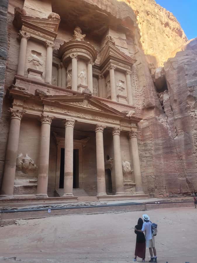 Private 3-Hour Guided Tour of Petra with Hotel Pickup . - The Siq to the Treasury: How the Main View Becomes Meaningful