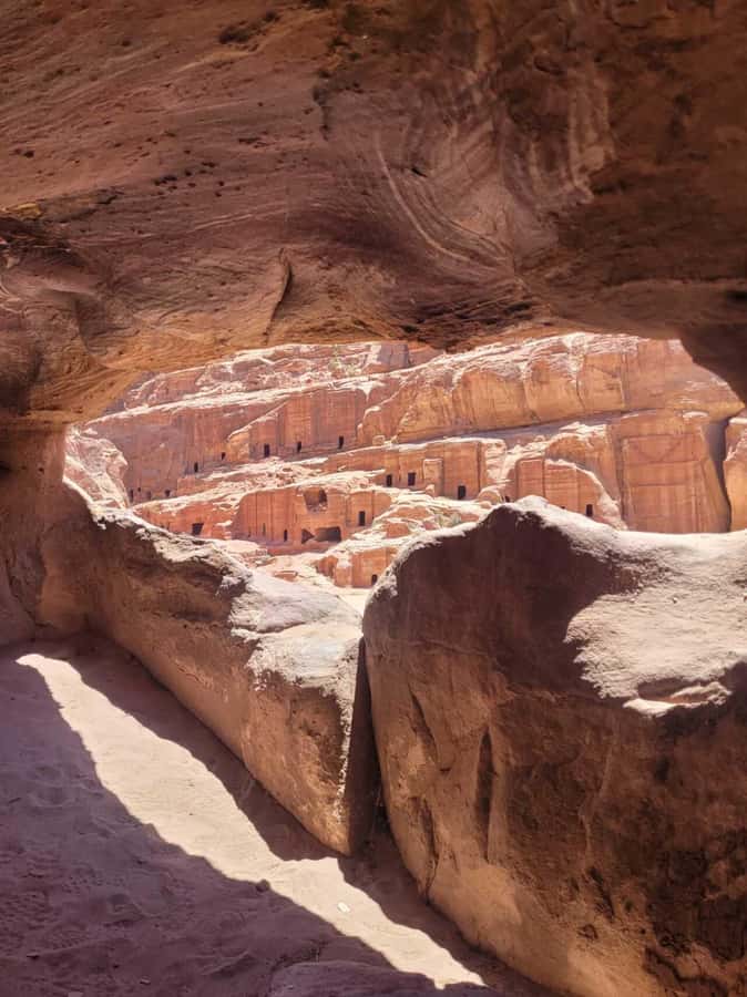 Private 3-Hour Guided Tour of Petra with Hotel Pickup . - Royal Tombs, Colonnaded Street, and Qasr Al Bint: Finishing the Core Petra Circuit