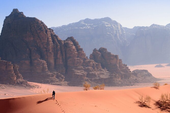 Private Full-Day Trip To Petra And Wadi Rum - Entering Petra Through the Siq and Reaching the Treasury