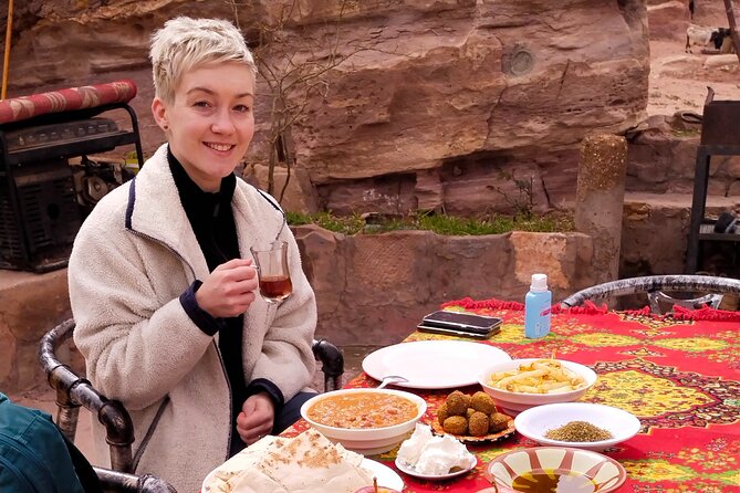 Private Half-Day Tour of Petra with Lunch - Main Petra Highlights: From Qasr al-Bint to the Colonnaded Street