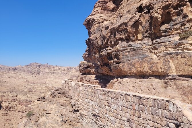 Private Petra Back Entrance Tour with Guide . - Stop 2: Colonnaded Street and the 850-Step Descent