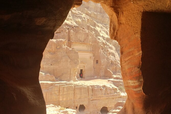 Private Petra Back Entrance Tour with Guide . - Stop 1: Little Petra Quick Hit, Then the Monastery Climb