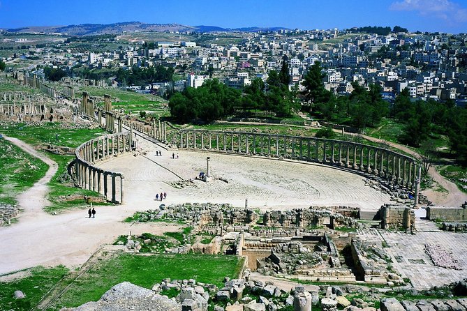 Private Tour of Ajlun and Jerash - Jerash’s Hadrian’s Arch to the Nymphaeum, with a guide who can point the way