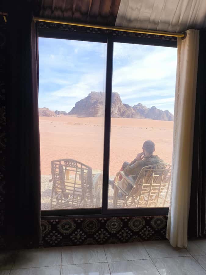 Wadi Rum: 1-Night Jeep Tour with Dinner and Breakfast - Pick-up, timing, and the reality of “no phones out there”
