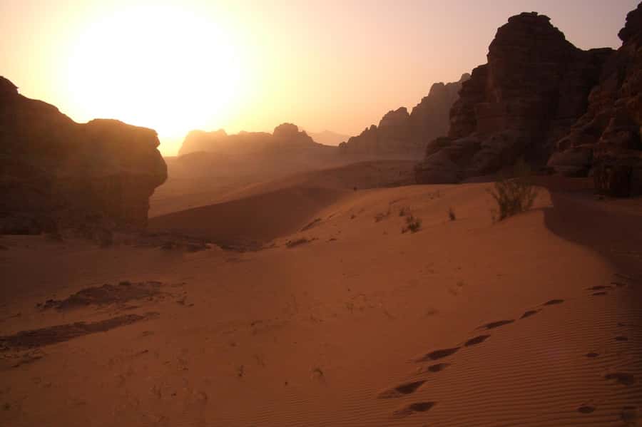 Wadi Rum: 2 Hour Camel Ride at Sunset/Sunrise Overnight - Private bedouin tent night: what you gain by staying inside the UNESCO zone
