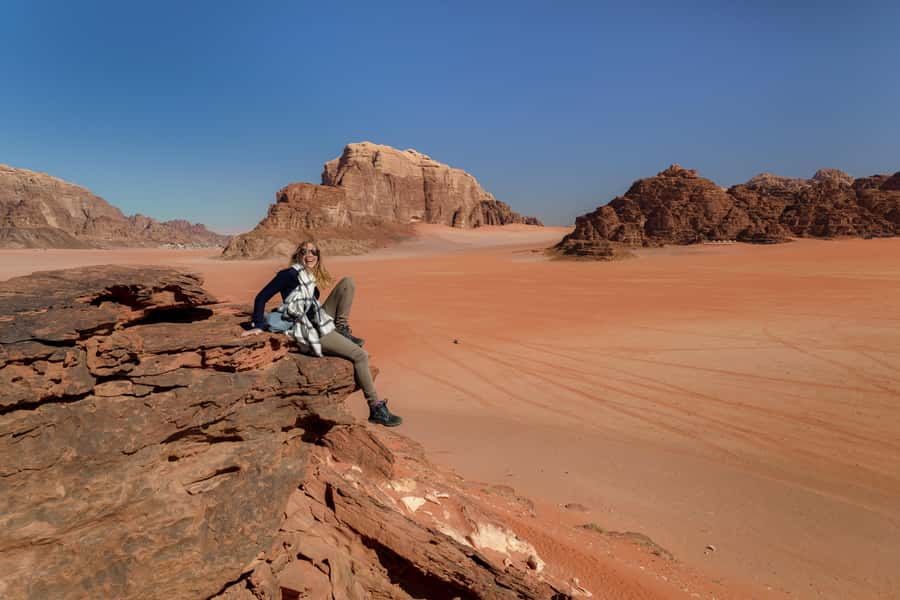 Wadi Rum: Choose 2 to 9 Hour Jeep Pass, Guide & Meal Options - Lunch on the route: what to expect from vegan-friendly food