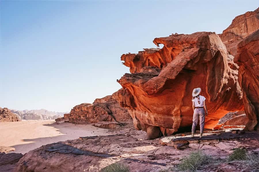Wadi Rum: Guided Jeep Tour With Overnight Stay and Meals - Why Wadi Rum by jeep feels different from a quick stop