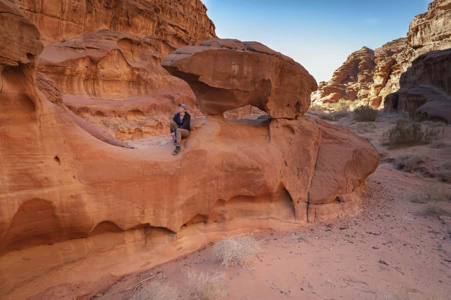Wadi Rum: Guided Jeep Tour With Overnight Stay and Meals - Lawrence’s Spring and Red Sand Dunes: the classic Wadi Rum photo circuit