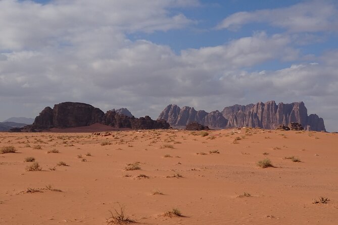 Wadi Rum Mountain Hike: Umm Ad Dami, highest point of Jordan + Jeep tour & Lunch - The sunset plan at Um Sabatah: tea by the fire