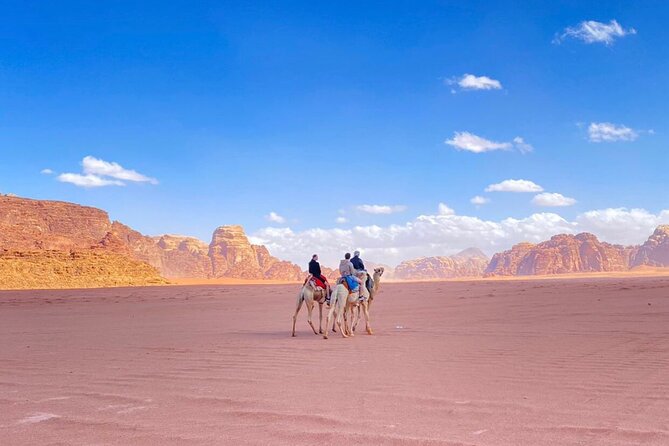 Wadi Rum overnight jeeptour - 1 Day/ 1 Night - Jebel Khazali and the Rock Details People Miss