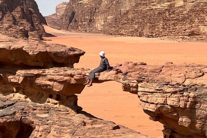 Wadi Rum Short Tours - Um Frouth Arch: the scramble for the best photos